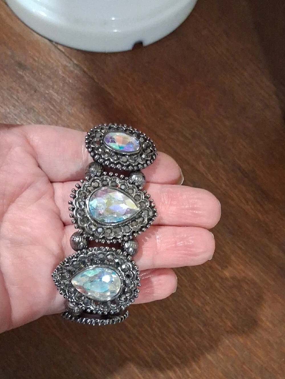 Iridescent Teardrop Stretch Bracelet in Silver-Tone